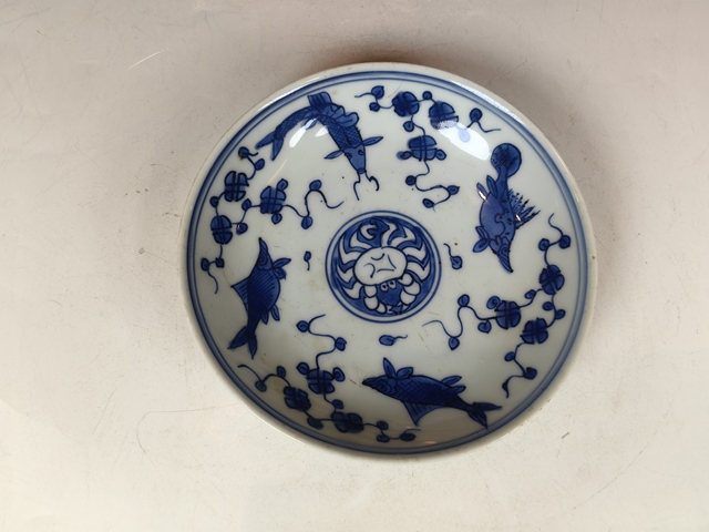 古玩陶瓷明晚金玉滿堂魚藻紋青花盤真品鑒賞圖