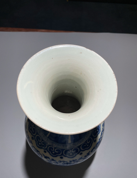 古玩陶瓷青花蓮托八寶雙耳撇口瓶真品鑒賞圖