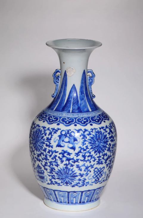 古玩陶瓷青花蓮托八寶雙耳撇口瓶真品鑒賞圖