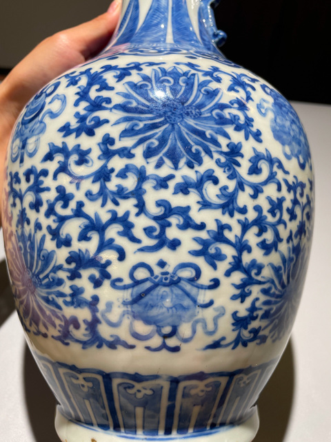 古玩陶瓷青花蓮托八寶雙耳撇口瓶真品鑒賞圖