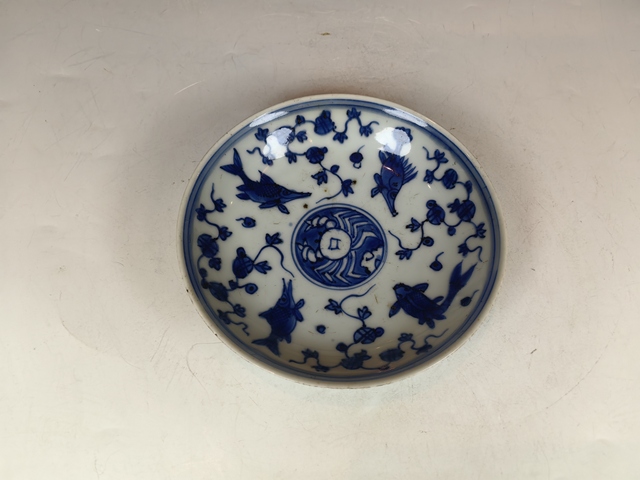 古玩陶瓷明晚金玉滿堂魚藻紋青花盤真品鑒賞圖