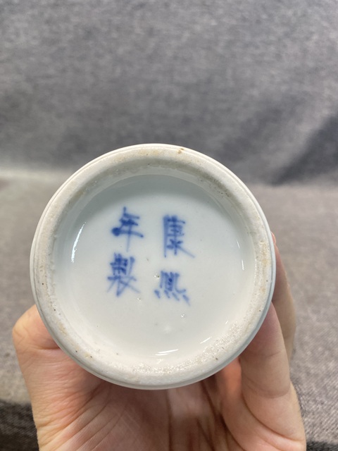 古玩陶瓷晚清青花瓶真品鑒賞圖