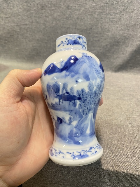 古玩陶瓷晚清青花瓶真品鑒賞圖