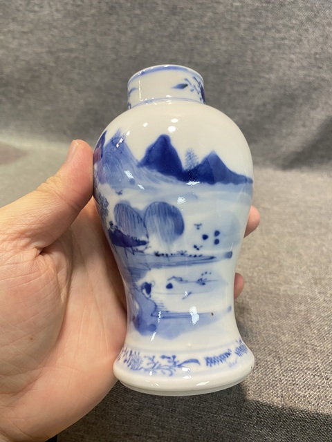 古玩陶瓷晚清青花瓶真品鑒賞圖