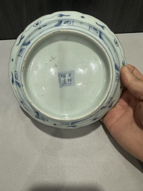 古玩陶瓷青花花口折沿碗真品鑒賞圖