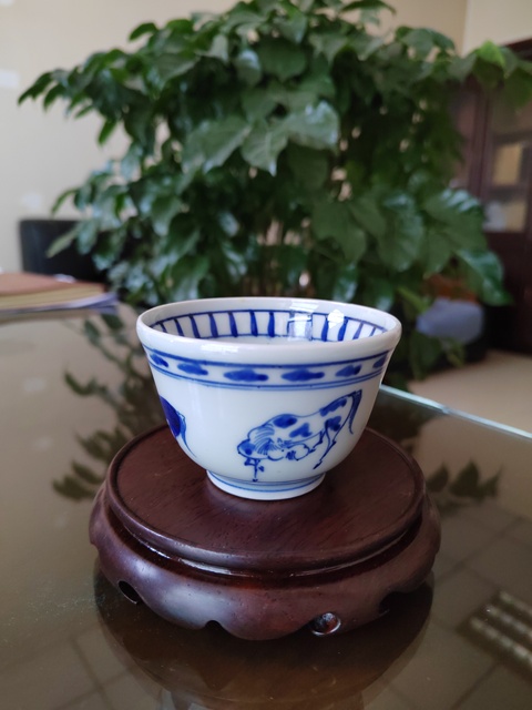 古玩陶瓷民國青花杯真品鑒賞圖