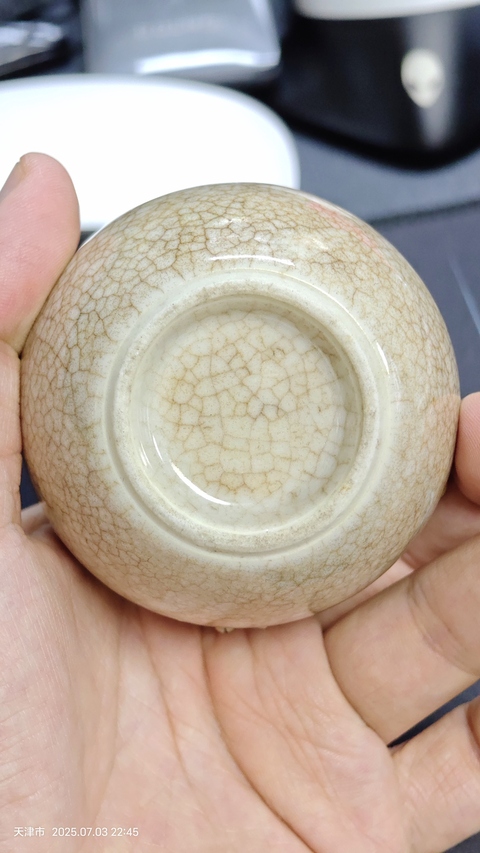 古玩陶瓷哥釉貼塑花卉紋天球瓶真品鑒賞圖