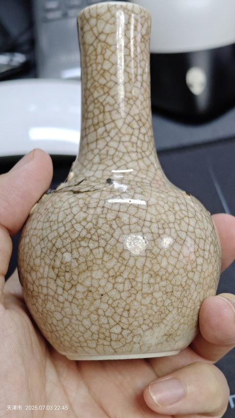 古玩陶瓷哥釉貼塑花卉紋天球瓶真品鑒賞圖