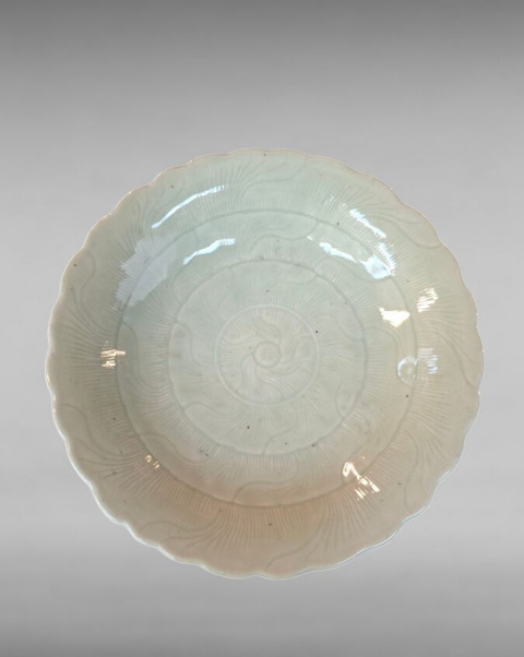 古玩陶瓷清代乾隆青釉花口盤真品鑒賞圖