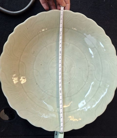 古玩陶瓷清代乾隆青釉花口盤真品鑒賞圖