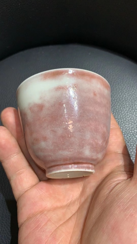 古玩陶瓷紅釉杯真品鑒賞圖