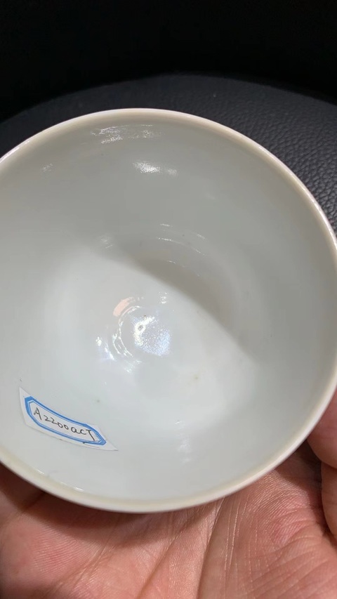 古玩陶瓷紅釉杯真品鑒賞圖