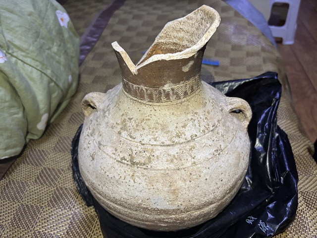 古玩陶瓷釉陶雙耳壺真品鑒賞圖