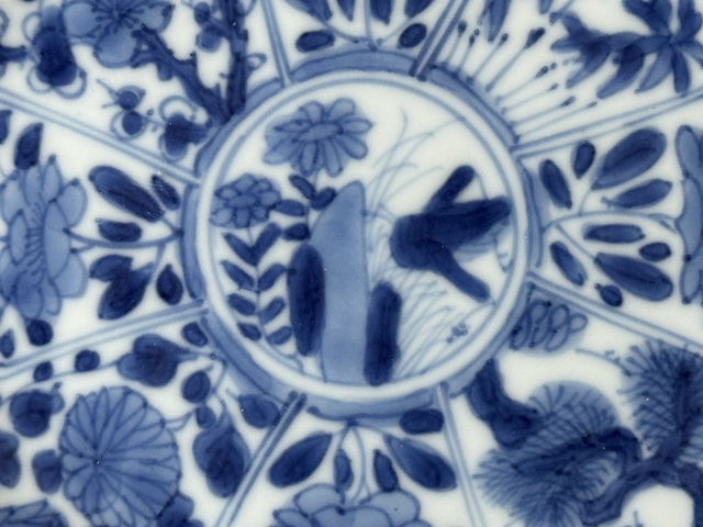 古玩陶瓷花卉紋飛黃騰達(dá)青花盤真品鑒賞圖