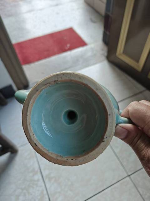 古玩陶瓷豆青釉釉里紅倒流壺真品鑒賞圖