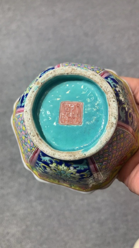 古玩陶瓷粉彩花卉紋六方碗真品鑒賞圖