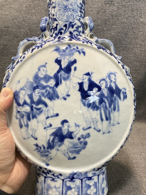 古玩陶瓷青花人物故事紋抱月瓶真品鑒賞圖