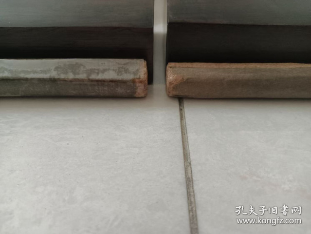 古玩字畫身向人從隸書七言聯真品鑒賞圖
