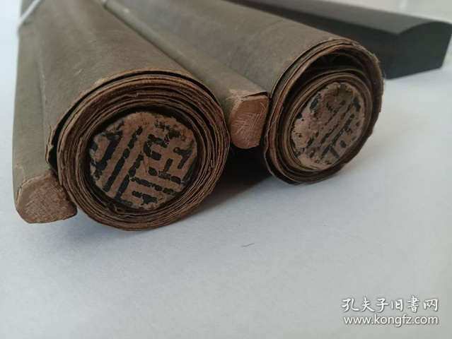 古玩字畫身向人從隸書七言聯真品鑒賞圖