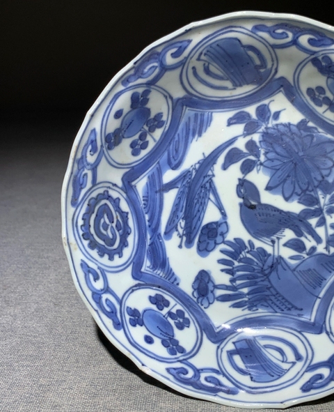 古玩陶瓷花鳥紋青花盤真品鑒賞圖