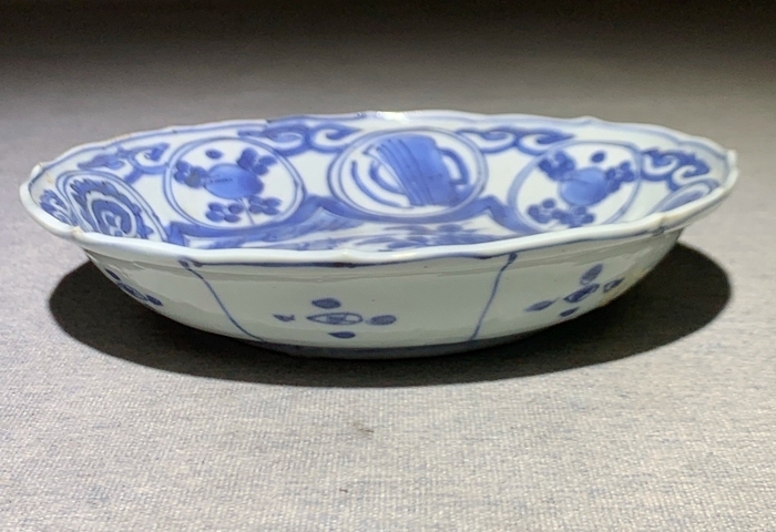 古玩陶瓷花鳥紋青花盤真品鑒賞圖