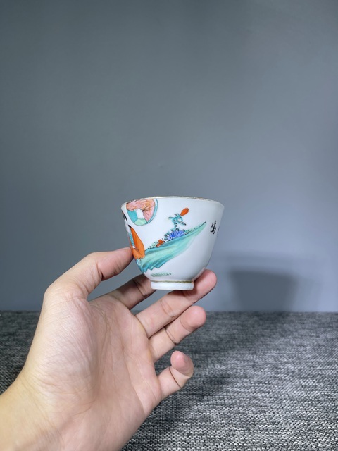 古玩陶瓷(民國)粉彩仕女人物紋壓手杯拍賣,當前價格0元