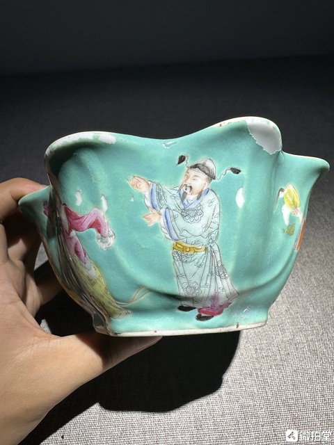 古玩陶瓷松石綠地粉彩八仙紋花口碗真品鑒賞圖