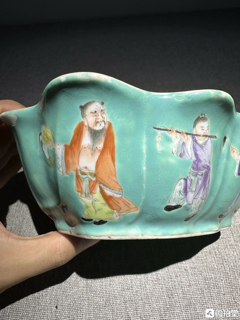 古玩陶瓷松石綠地粉彩八仙紋花口碗真品鑒賞圖