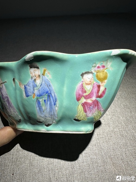 古玩陶瓷松石綠地粉彩八仙紋花口碗真品鑒賞圖