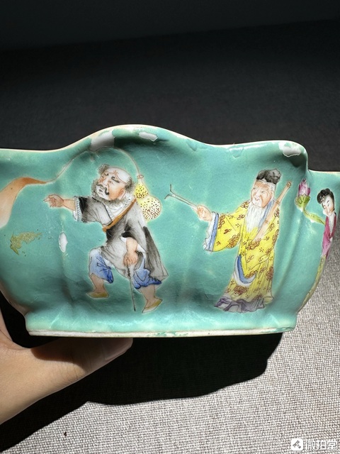 古玩陶瓷松石綠地粉彩八仙紋花口碗真品鑒賞圖