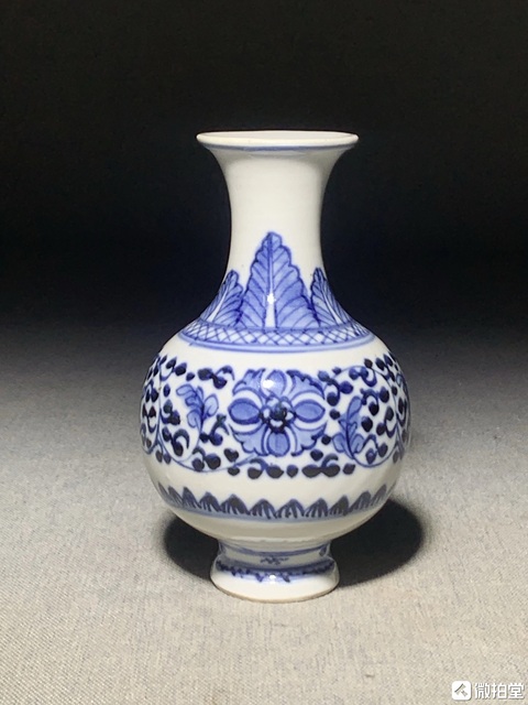 古玩陶瓷青花纏枝花卉紋小瓶真品鑒賞圖