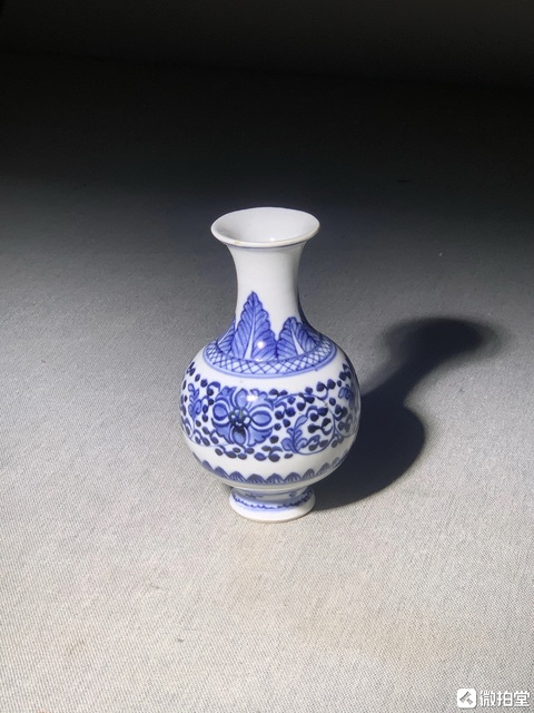 古玩陶瓷青花纏枝花卉紋小瓶真品鑒賞圖