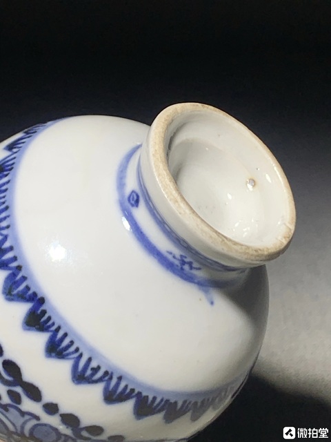 古玩陶瓷青花纏枝花卉紋小瓶真品鑒賞圖