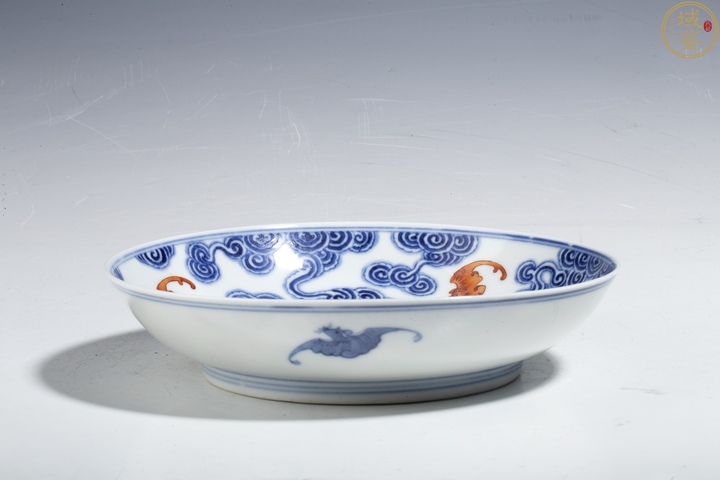 古玩陶瓷青花礬紅洪福齊天紋臥盤真品鑒賞圖