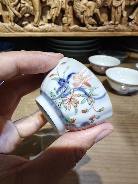 古玩陶瓷青花五彩花卉紋杯碟真品鑒賞圖
