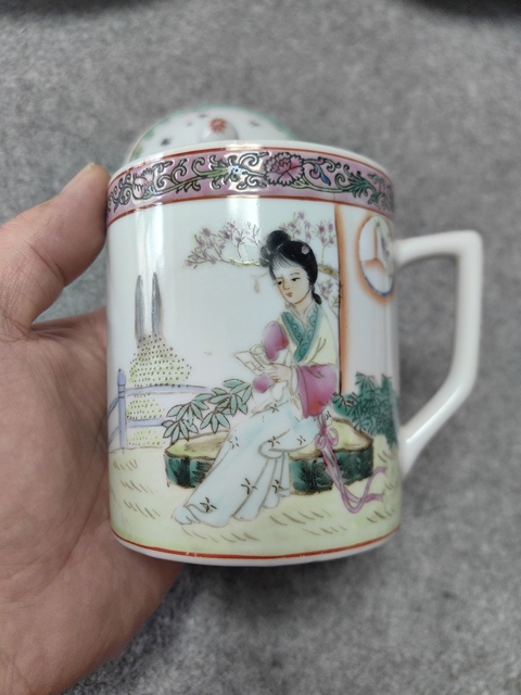 古玩陶瓷仕女紋執(zhí)杯真品鑒賞圖