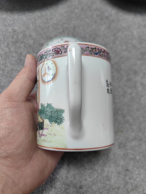 古玩陶瓷仕女紋執(zhí)杯真品鑒賞圖