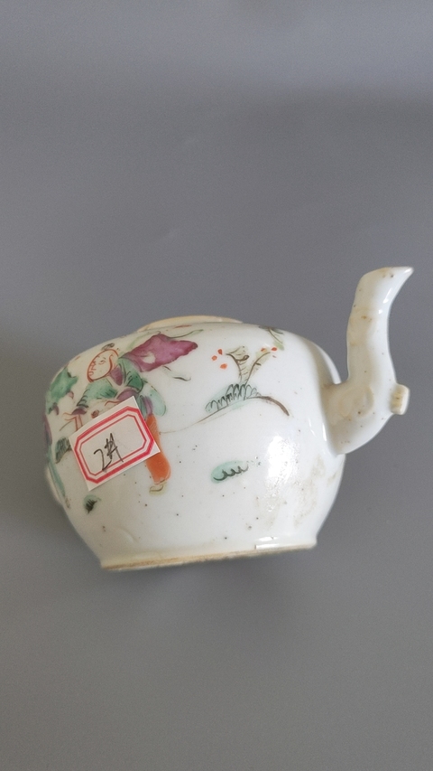 古玩陶瓷粉彩人物故事壺真品鑒賞圖