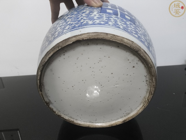 古玩陶瓷青花淡描花卉紋喜字罐真品鑒賞圖