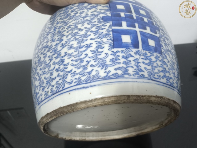 古玩陶瓷青花淡描花卉紋喜字罐真品鑒賞圖