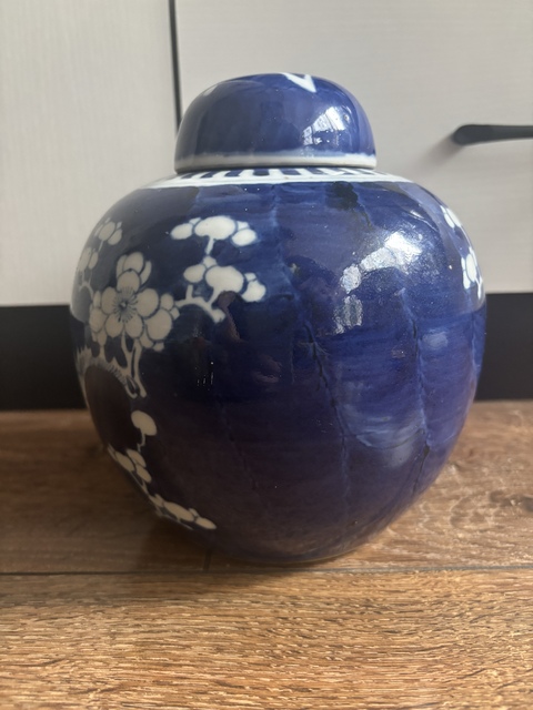 古玩陶瓷青花冰梅圖蓋罐拍賣,當(dāng)前價(jià)格1888元
