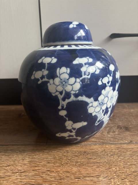 古玩陶瓷青花冰梅圖蓋罐拍賣,當(dāng)前價(jià)格1888元