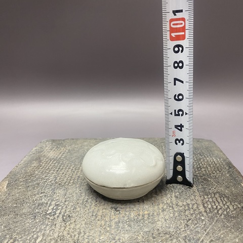 古玩陶瓷明代·暗刻芭蕉葉·印泥盒拍賣,當前價格690元