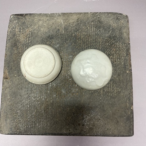 古玩陶瓷明代·暗刻芭蕉葉·印泥盒拍賣,當前價格690元