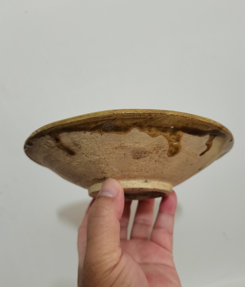 古玩陶瓷淄博窯姜黃釉印花盤拍賣,當前價格0元