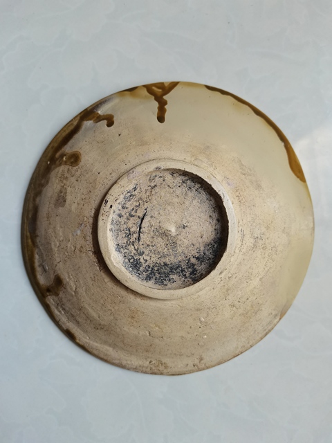 古玩陶瓷淄博窯姜黃釉印花盤拍賣,當前價格0元