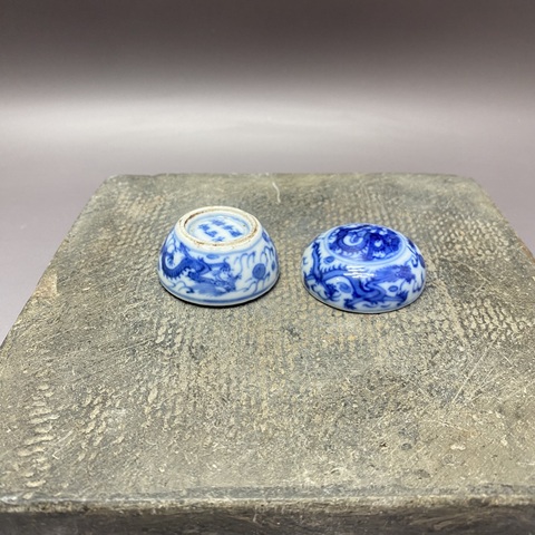 古玩陶瓷清晚期·龍紋青花印泥盒拍賣,當前價格3560元