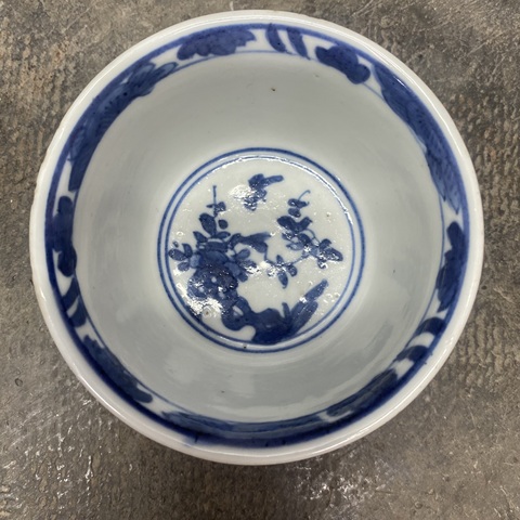 古玩陶瓷外紫金釉內(nèi)青花花卉紋杯真品鑒賞圖