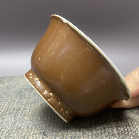 古玩陶瓷外紫金釉內(nèi)青花花卉紋杯真品鑒賞圖