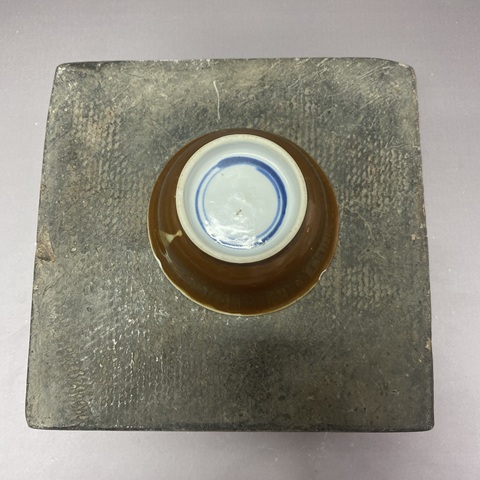 古玩陶瓷外紫金釉內(nèi)青花花卉紋杯真品鑒賞圖